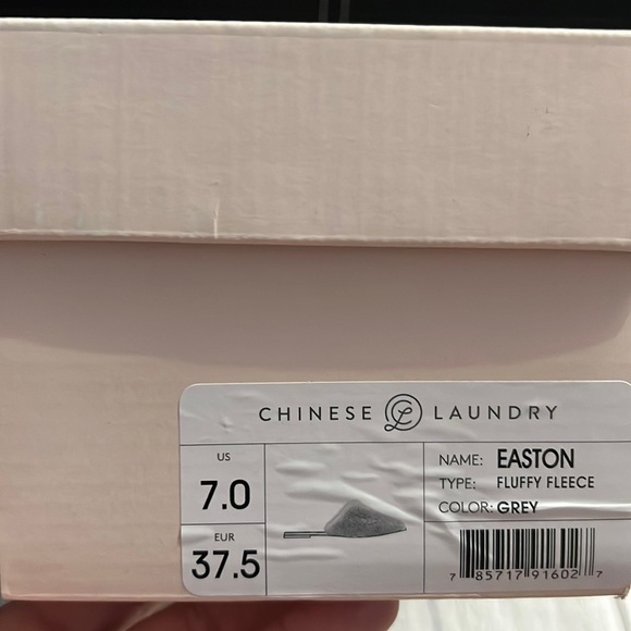 Fluffy slip on sandals hard bottom, indoor/outdoor size 7 - Picture 3 of 8